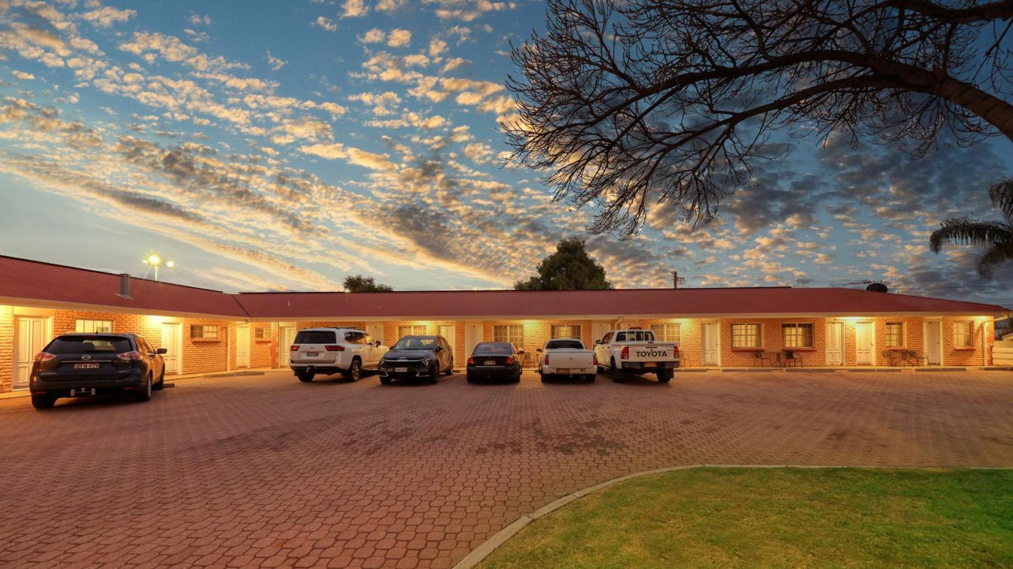 Charles Rasp Motor Inn & Cottages Broken Hill Exterior foto